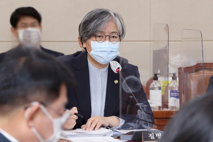 정은경 “일상 회복 2단계 전환 어려울 수도... 방역조치 강화 가능”