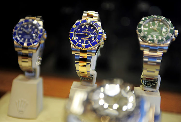 “사기만 하면 대박”...롤렉스 매장서 1,700만원에 파는 시계 2,700만원에 되파는 리셀러들
