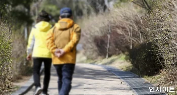 남친 부모님이 운동화에 ‘등산복’ 입고 상견례 나와 결혼 보류하자 했더니 남친이 성질내며 한 말