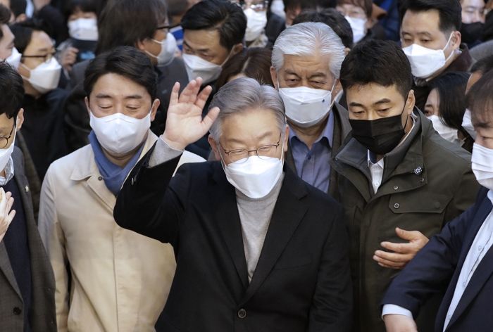 ‘전국민 50만원 재난지원금’ 욕먹고 포기한 민주당, 25만원은 밀어붙인다