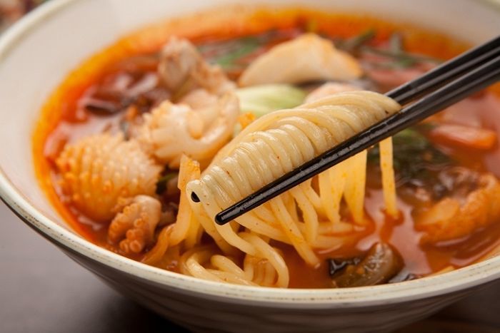 배달 40분 걸려 퉁퉁 분 채 도착한 면 요리...초보사장님 울린 손님의 문자