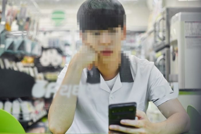 “고등학생 아들이 4살 연상 여대생과 임신한 뒤 아이 낳겠다며 집을 나갔습니다”