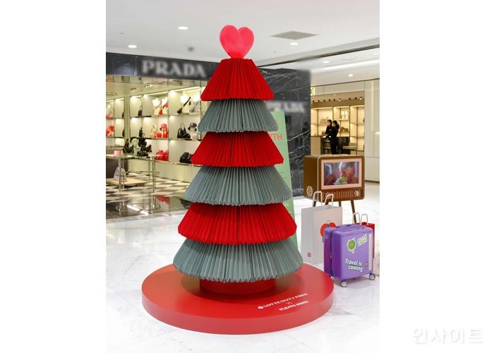 플리츠마마, 폐페트병 4,400개 리사이클한 친환경 트리 롯데면세점과 선보여
