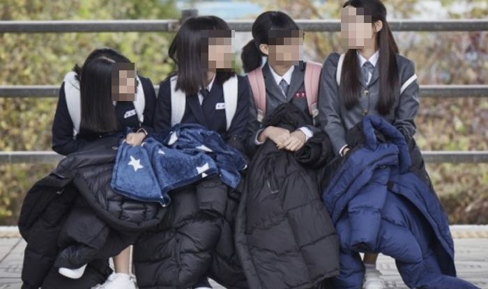 “겨울에 노브라로 다니는 거 저뿐인가요?”...10대 여학생들 사이서 공감 폭발한 글