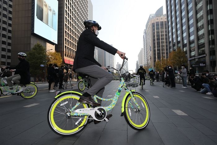 포르쉐가 365대 한정판으로 제작한 새로운 서울시 ‘아트 따릉이’