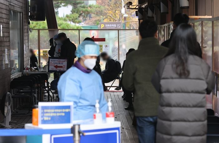 어제(18일) 국내 코로나19 확진자 3천 34명 발생...사흘 연속 3천명대