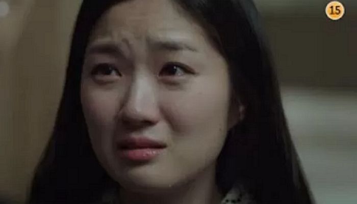 고3 딸이 수능 망해서 오열하자 옆에서 지켜보던 아빠가 막내 아들에게 한 말