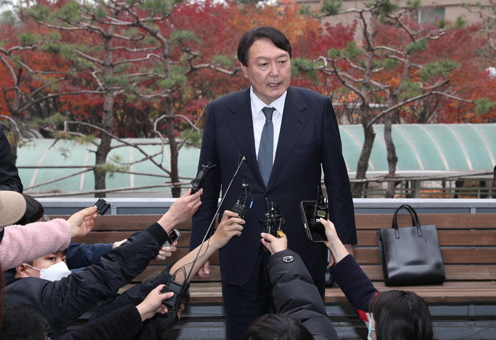 폭탄주 마시고 ‘접대’ 받았다고 민주당이 공격하자 윤석열이 공개한 현금영수증