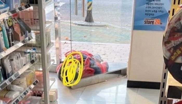 위드코로나 시작되자 편의점에 출몰하기 시작한 만취 빌런들 근황