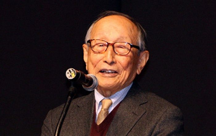 “우리가 옳으니 따르라, 이런 나라서 국민은 노예”...101세 할아버지 철학자의 일침