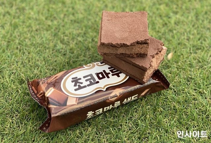 초코빵에 핵달달한 초코 아이스크림 통째로 들어간 신상 ‘초코마루 샌드’