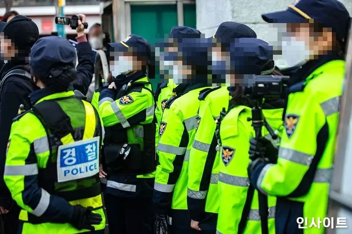 월급 300에 목숨거는건 오버라는 경찰들 말에 군필자 남성들이 단 댓글