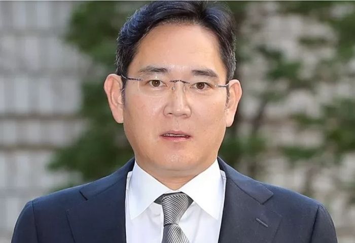 위드코로나 후 확진자 연일 최다 찍자 ‘이동식 선별진료소·힐링버스’ 개발한 이재용의 삼성전자