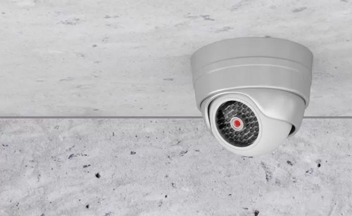 “페트병에 소변 모아 기숙사에 버린 학생은 CCTV 보기 전에 먼저 자수하세요”