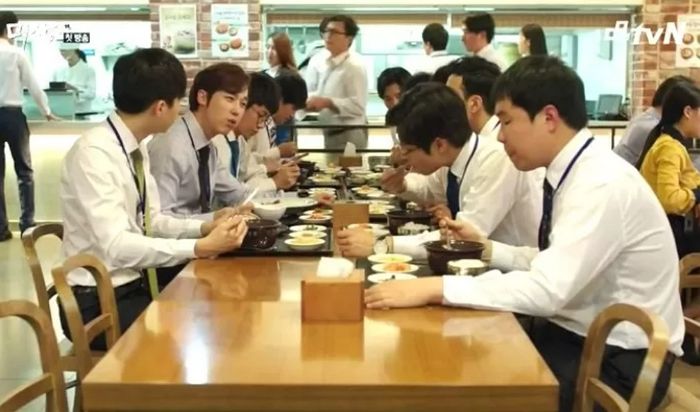 “회사 직원들끼리 ‘간식 내기’할 때 막내는 왜 빼줘야 하나요?”