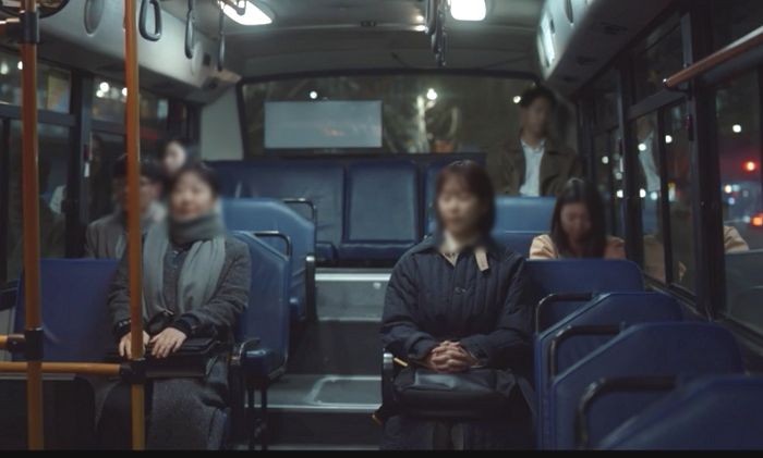 “텅텅 빈 ‘새벽 버스’서 매일 마주치는 아저씨, 왜 여자인 제 옆에만 앉을까요?”