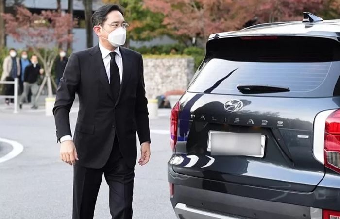 ‘대한민국 최고 재벌’ 이재용 부회장이 손수 운전까지 하며 모는 자가용의 정체