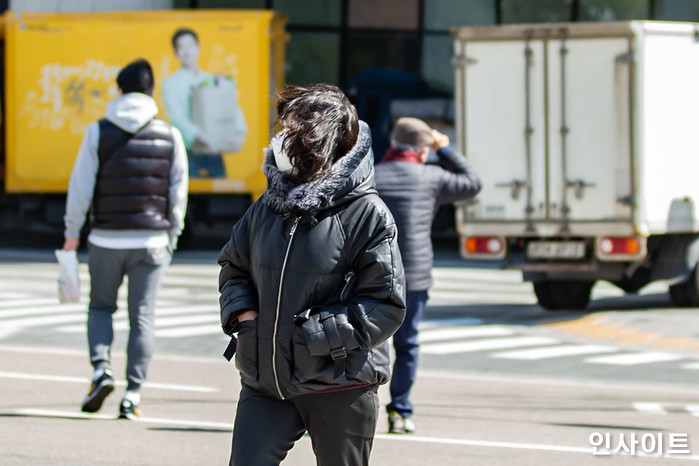 “패딩 꺼내세요”...오늘(26일)부터 다시 ‘겨울 추위’ 시작