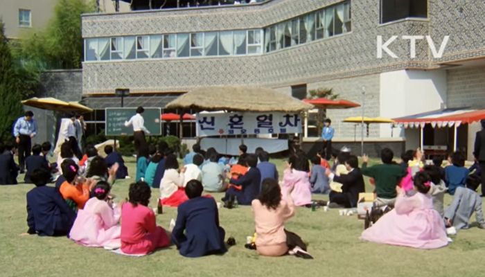 해외여행 못 갔던 80년대 신혼부부들이 단체로 신혼여행 떠났던 ‘신혼열차’ (영상)