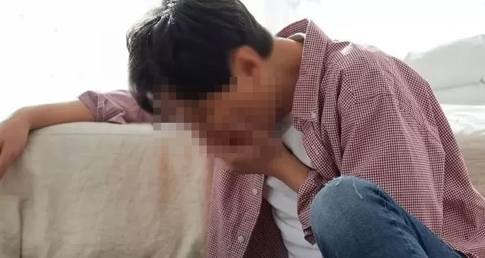 비흡연자 남편이 ‘니코틴 중독’으로 사망하자 경찰은 아내를 체포했다