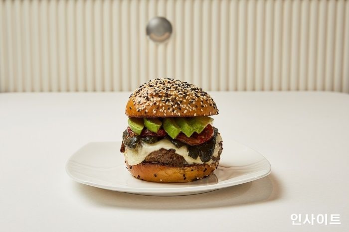 고든램지 버거, 그랜드 오픈일 확정... 전세계 3번째 매장