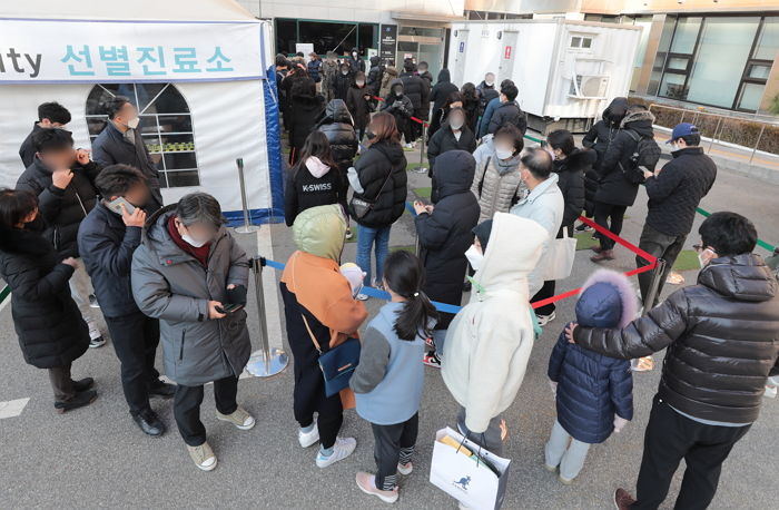 “오미크론 변이 확진자 추가”...어제(1일), 국내 코로나 확진자 ‘역대 최대’ 5,266명