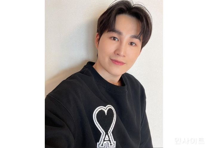 가수 김희재, 뇌병변 장애와 소두증 환아 아동 후원