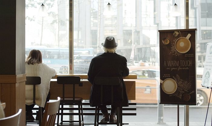 볼 때마다 따뜻하게 인사하는 알바생 고마워 ‘소고기’ 선물하고 간 할아버지