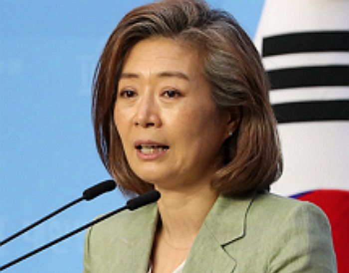 “아이 낳고 기른 용기 존경”...혼외자 논란에 사퇴한 조동연 응원한 민주당 의원