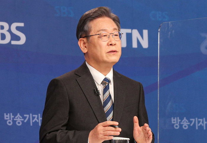 이재명 “나, 출신 비천해”...가난한 서민들 비천한 사람 취급 말라며 이재명 저격한 고대 교수