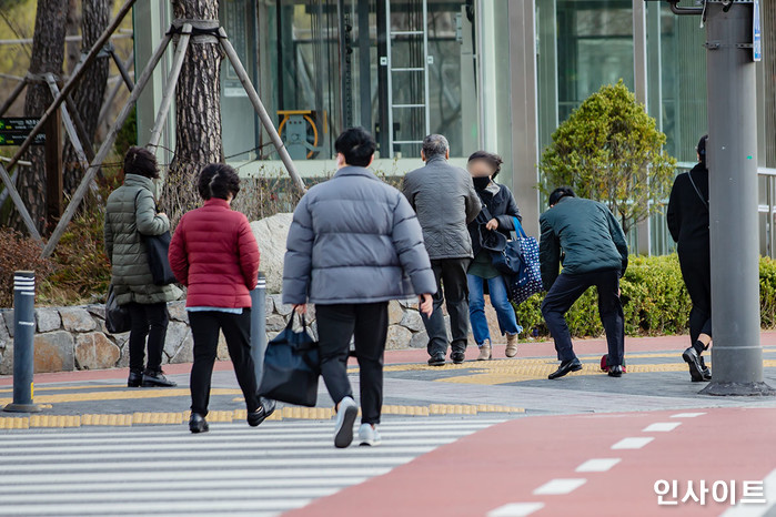 월요일인 오늘(6일), 전국 대체로 맑아...낮 기온 최대 16도로 포근한 날씨