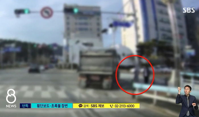 초록불에 횡단보도 건너다 ‘신호 무시’하고 우회전한 대형트럭에 치여 숨진 11살 초등생