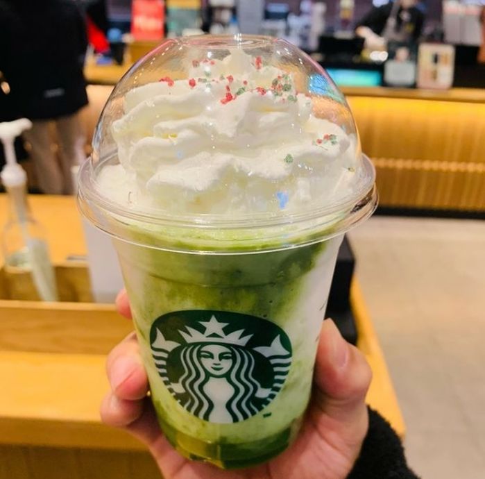 크리스마스 시즌에만 먹을 수 있는 ‘트리 모양’ 스타벅스 신상 ‘스노우 민초 블렌디드’