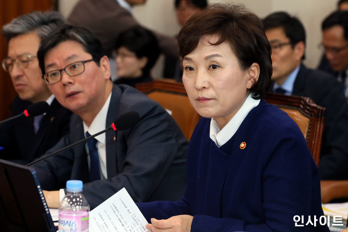 김현미 전 국토부 장관, ‘부동산 투기 의혹’ 경찰 조사 받아