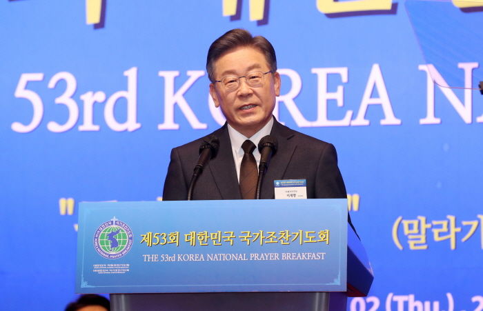 이재명 “독실한 성도”...교회 “10년 동안 안 나와 제적시켜”