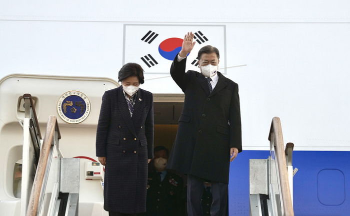 한국 코로나 난리 났는데도 호주로 해외 순방 나서는 문 대통령