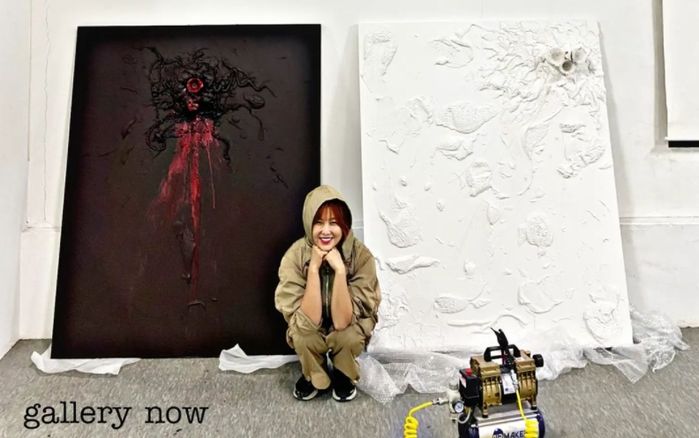 ‘화가’ 솔비, 국제예술상 대상 논란에도 개인전 작품 개막 전부터 ‘완판’