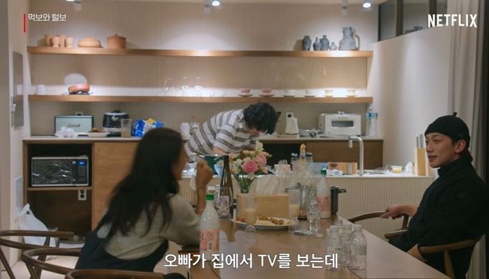 TV 채널 바꿀 때마다 이효리 전남친 나와 강제로 ‘뉴스’ 시청한다는 이상순 (영상)