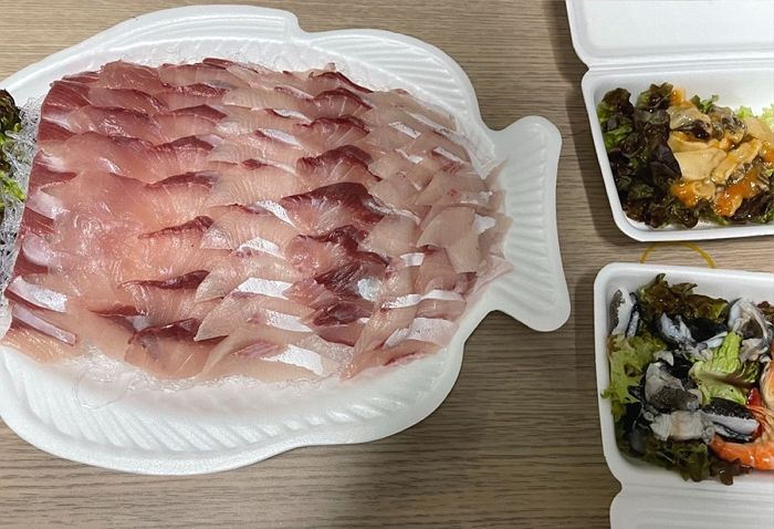 “속초 대포항에서 대방어 ‘10만원어치’ 샀더니 이런 수준으로 왔습니다”