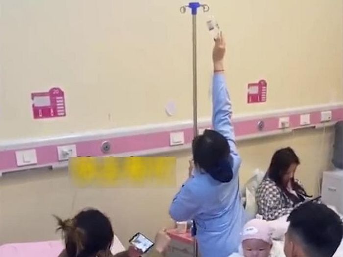 ‘키 작은’ 간호사 수액병 가는 거 도와주려 번쩍 들어올린 남편 보고 아내가 빵 터진 이유