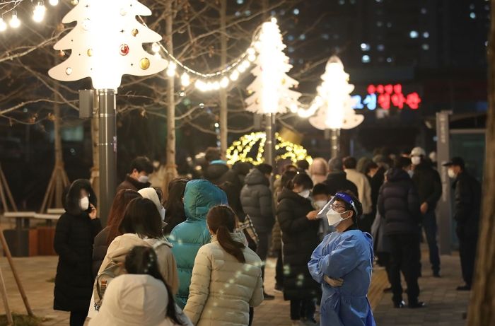 어제(16일) 하루 국내 코로나19 확진자 7천 435명...사흘 연속 7천명대