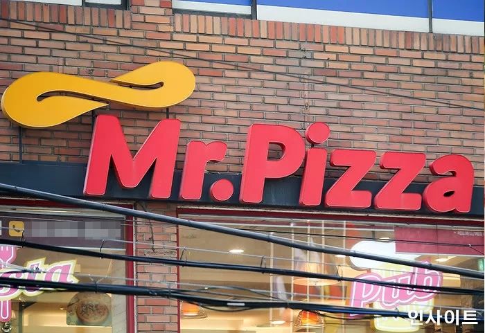 미스터피자 ‘피자뷔페’서 2시간 동안 피자 고작 ‘2판’ 나와 샐러드만 실컷 먹은 고객들