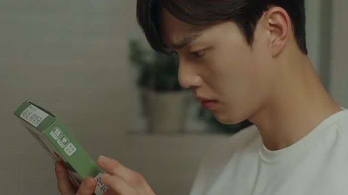 여친이 생일날 여사친한테 ‘3분 미역국’ 얻어먹었다고 울면서 냄비를 엎었습니다