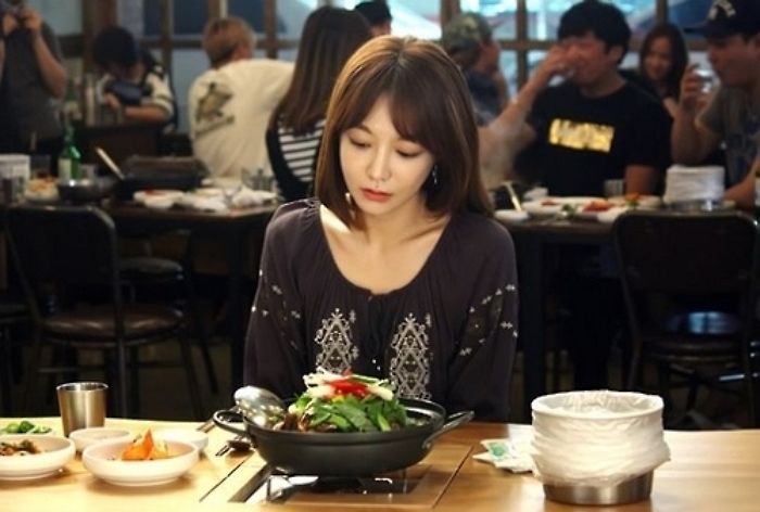 “5만원 드릴게요”...방역지침 강화 앞두고 당근마켓에 등장한 ‘접종완료자 아이디’ 거래글