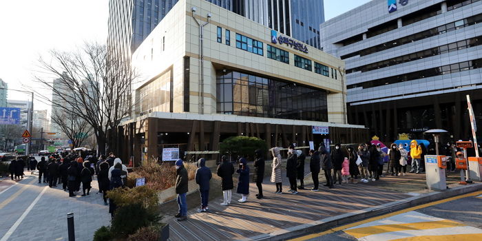 “위중증 환자 이틀 연속 1천명 넘어”...어제(18일) 코로나 신규 확진자 6,236명