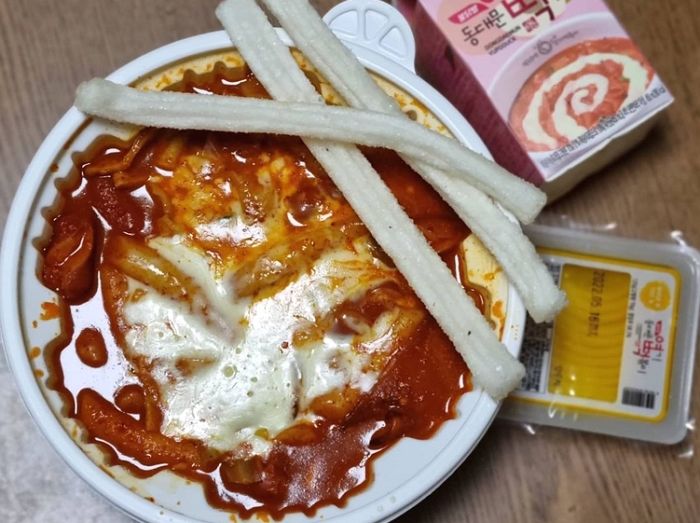 분모자에 진심인 엽떡이 야심 차게 내놓은 달콤 바삭 신상 ‘분모자 튀김’