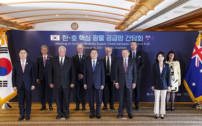 청와대 “문 대통령 호주 순방 성과 폄훼하는 건 국민 위한 자세 아냐”