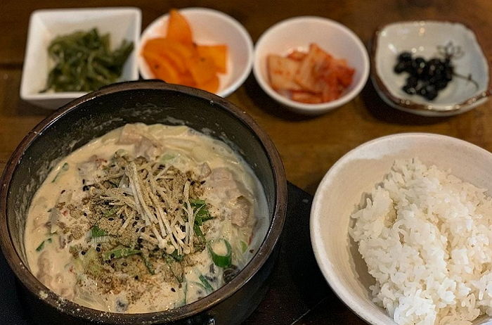 깍두기 대신 오이피클 함께 먹으면 꿀맛인 전라도 광주 크림순대국밥