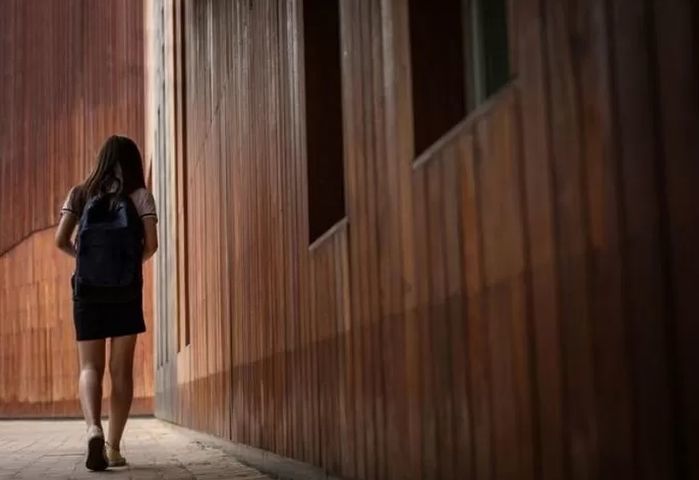 19살 여고생 제자 손잡고 들이댄 50대 교감...법원 “추행 아니야, 무죄”