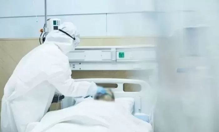 확진자 폭증해 병상 부족...‘투석’ 못 받은 코로나 환자 3명 끝내 사망